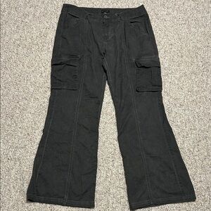 Hot Topic Youth Size 13 Black Cargo Pants EUC